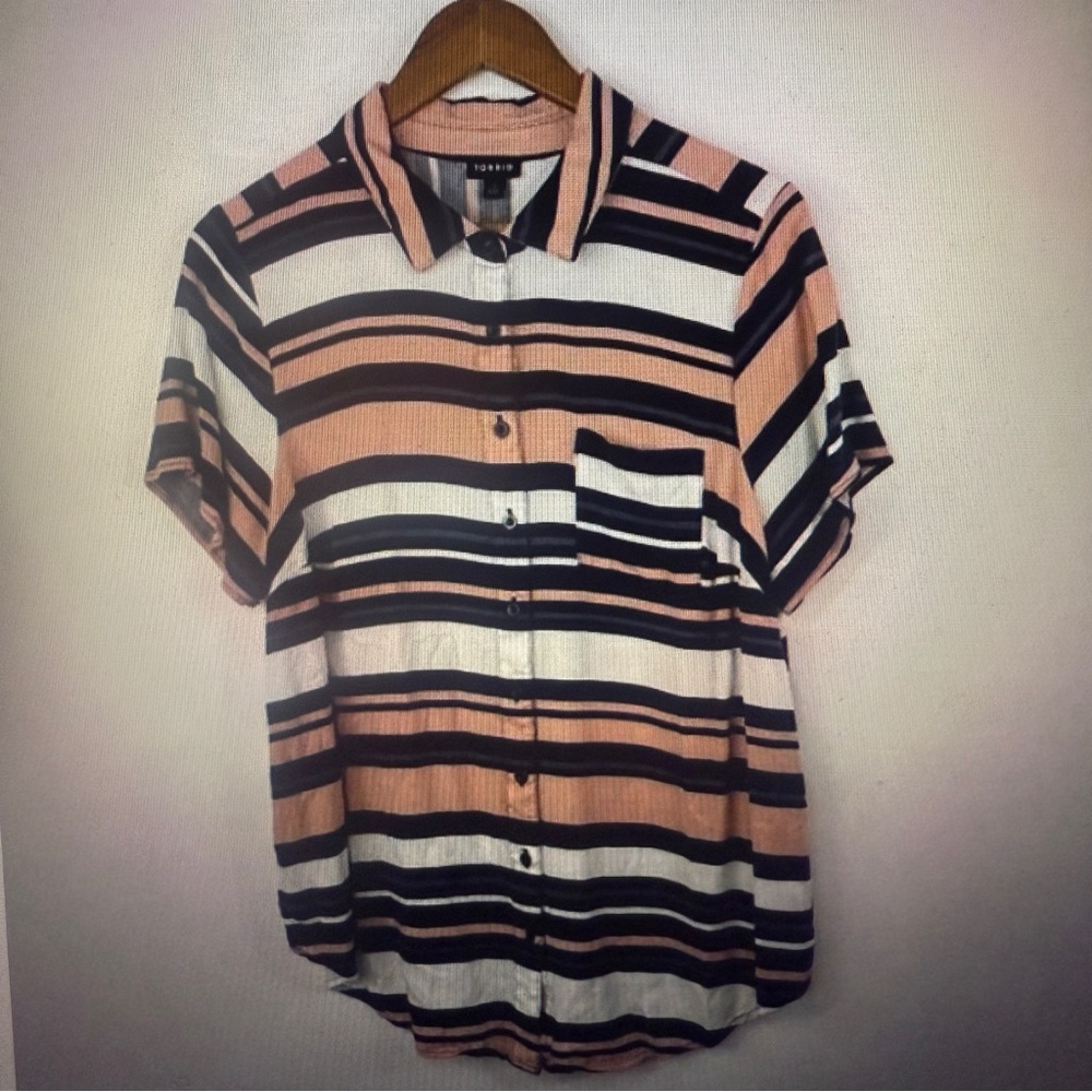 TORRID Women Pink Blue White Striped Short Sleeve Button Up Blouse Shirt